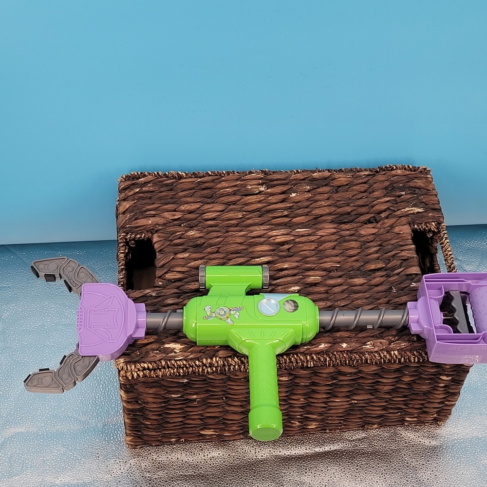 Disney Parks Buzz Lightyear Star Command Claw Grabber Toy Story Spinning 2009